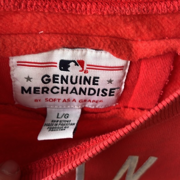 Minnesota Twins Red Sweatshirt Size Large - Picture 2 of 4